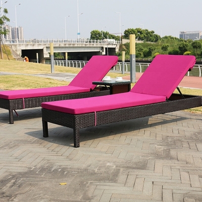 الترفيه في الهواء الطلق Wicker Sun Lounger Bed Rattan Chaise Lounge Chair لحمام السباحة على الشاطئ