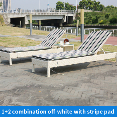 الترفيه في الهواء الطلق Wicker Sun Lounger Bed Rattan Chaise Lounge Chair لحمام السباحة على الشاطئ