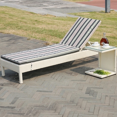 الترفيه في الهواء الطلق Wicker Sun Lounger Bed Rattan Chaise Lounge Chair لحمام السباحة على الشاطئ